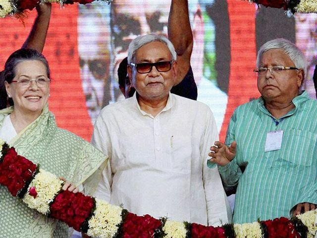 File photo of Congress president Sonia Gandhi, Bihar chief minister Nitish Kumar and RJD chief Lalu Prasad(PTI)