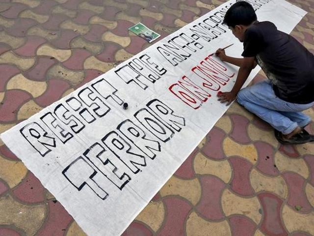 Students of Jadavpur University participate in a rally against the arrest of JNU students union president Kanhaiya Kumar, at Jadavpur University in Kolkata.(PTI Photo)