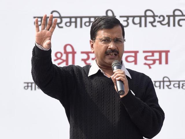 “Delhi Police openly flouting SC orders. Bassi acting so brazenly. What is (the) source of his confidence? What instructions does he (have) from his bosses?” Kejriwal asked. (Sonu Mehta/ Hindustan Times) “Delhi Police openly flouting SC orders. Bassi acting so brazenly. What is (the) source of his confidence? What instructions does he (have) from his bosses?” Kejriwal asked. (Sonu Mehta/ Hindustan Times)