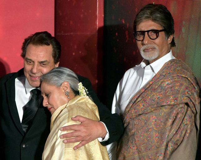Mumbai: Bollywood legends Dharmendra , Amitabh Bachchan and Jaya Bachchan during the launch of actress and MP Hema Malini's music album "Dream Girl", in Mumbai on Monday. PTI Photo by Santosh Hirlekar(PTI2_15_2016_000318A) (PTI) 