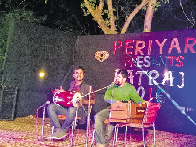 Students from the Periyar hostel rehearse for Natraj 2016 — the annual hostel night celebration at JNU on Monday.(HT Photo)