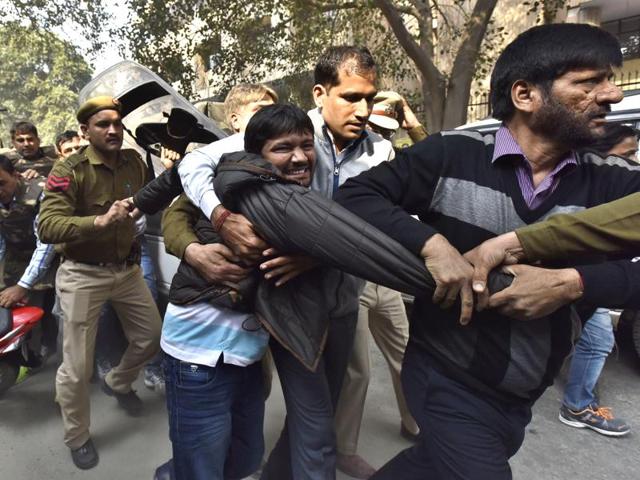 JNU student union president Kanhaiya Kumar being taken to Patiala House court in New Delhi.(Virender Singh Gosain/HT) JNU student union president Kanhaiya Kumar being taken to Patiala House court in New Delhi.(Virender Singh Gosain/HT)