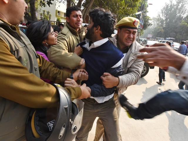 ABVP student wing clashes with Delhi University students. (Raj K Raj/HT)