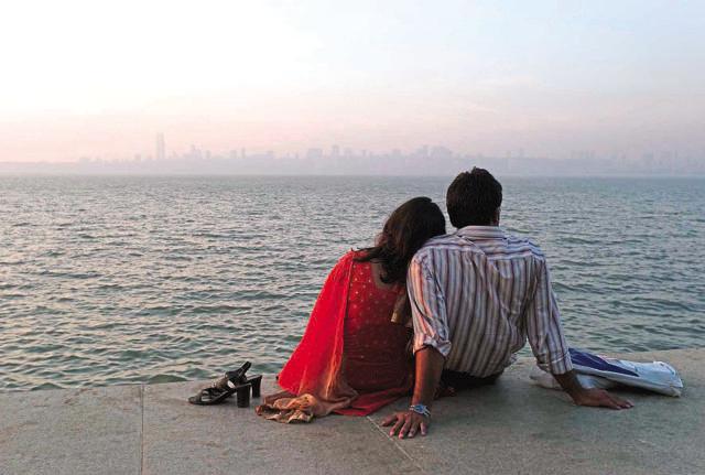 An Indian couple enjoy a sunset view from Marine Drive in Mumbai, India. (Getty Images/Aurora Open) An Indian couple enjoy a sunset view from Marine Drive in Mumbai, India. (Getty Images/Aurora Open)