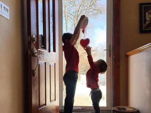 Another mother clicks her kids. The fact that both the kids are dressed in red adds to the picture. (Instagram/lauries_little_ones) 