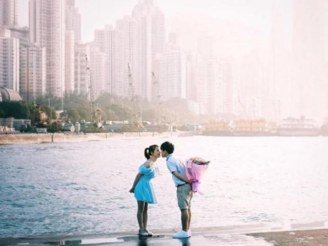 “Love isn’t something you find. Love is something that finds you.” A young couple in love, in Korea. (Instagram/eloadefly) 
