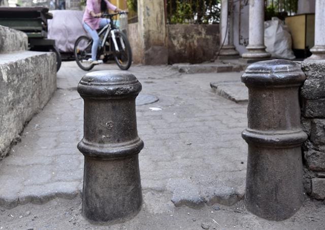 Peace out: To mark the end of Thakurwadi and the beginning of the Dadi Sheth Agyari Road, the residents buried an inverted canon. The four canons are 200 years old. The residents believe that the inverted canons symbolise the end of war and the resurgence of peace. (Photo: Kunal Patil/ Hindustan Times) Peace out: To mark the end of Thakurwadi and the beginning of the Dadi Sheth Agyari Road, the residents buried an inverted canon. The four canons are 200 years old. The residents believe that the inverted canons symbolise the end of war and the resurgence of peace. (Photo: Kunal Patil/ Hindustan Times)