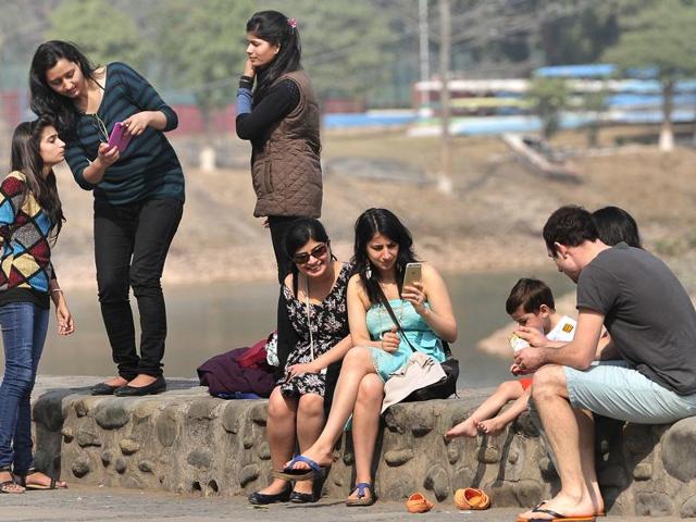 Residents enjoying themselves on a sunny day at Sukhna Lake in Chandigarh. (Keshav Singh/HT )