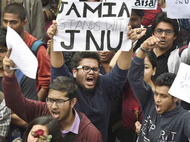 Jamia Milia Islamia University students protest in solidarity with JNU. (Sanjeev Verma/HT Photo ) Jamia Milia Islamia University students protest in solidarity with JNU. (Sanjeev Verma/HT Photo )