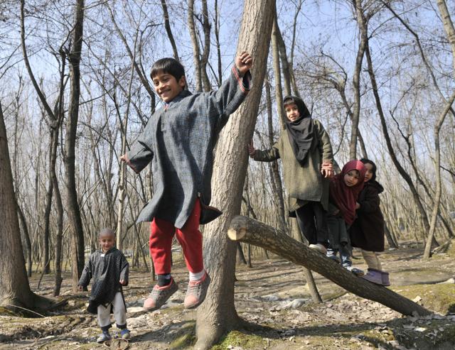 Kashmiri children get playful under the Sun on the outskirts of Srinagar. (Waseem Andrabi/HT )