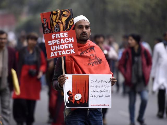 CPI members join hands with JNU students and professors for a protest march from Mandi House to Jantar Mantar. (Sonu Mehta/HT Photo ) CPI members join hands with JNU students and professors for a protest march from Mandi House to Jantar Mantar. (Sonu Mehta/HT Photo )