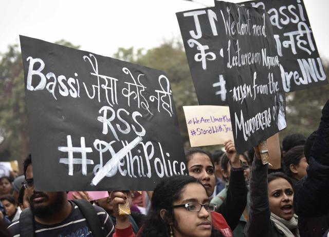 JNU students also shouted slogans against outgoing Delhi Police commissioner BS Bassi. (Vipin Kumar/HT Photo) JNU students also shouted slogans against outgoing Delhi Police commissioner BS Bassi. (Vipin Kumar/HT Photo)