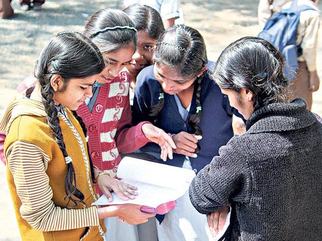 The UP Board’s ambitious plan to use technology to check impersonators was marred by glitches on the first day on the exam here on Thursday.(HT Photo) The UP Board’s ambitious plan to use technology to check impersonators was marred by glitches on the first day on the exam here on Thursday.(HT Photo)