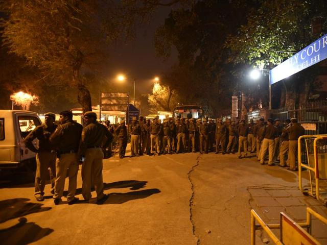 Heavy presence of Delhi Police personnel outside the Patiala House court on Wednesday.(Arun Sharma/HT)