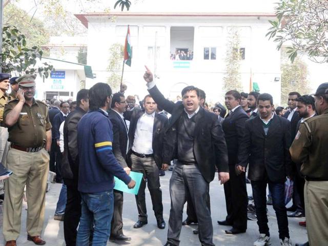 JNU ISSUE_New Delhi, India - Feb. 17, 2016: Lawyers assaulting a journalist outside Patiala House Court on Wednesday. The Bar Council of India has promised to suspend those lawyers found guilty of inciting violence during the clash. (HT Photo) JNU ISSUE_New Delhi, India - Feb. 17, 2016: Lawyers assaulting a journalist outside Patiala House Court on Wednesday. The Bar Council of India has promised to suspend those lawyers found guilty of inciting violence during the clash. (HT Photo)