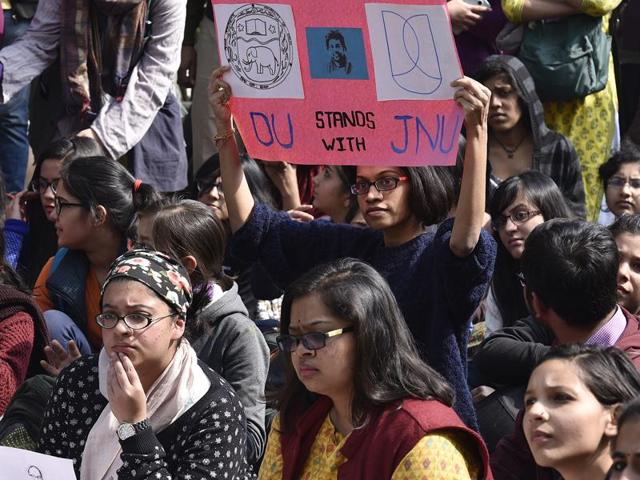 Delhi University students join hands with JNU in protesting against Kanhaiya Kumar’s arrest. (Raj K Raj/HT Photo ) Delhi University students join hands with JNU in protesting against Kanhaiya Kumar’s arrest. (Raj K Raj/HT Photo )