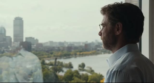 Liev Schreiber plays an editor who believes newspapers should stand alone if they want to report the truth. Liev Schreiber plays an editor who believes newspapers should stand alone if they want to report the truth.