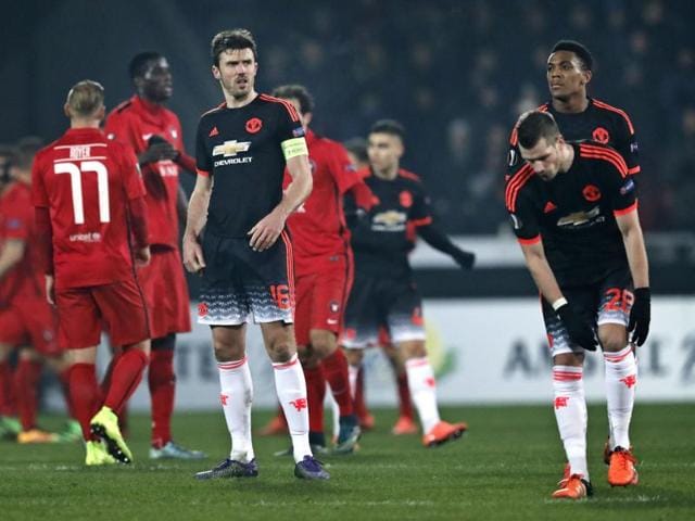 Manchester United's Michael Carrick, center, and Morgan Schneiderlin, right, react at the end of their Europa League round of 32 first leg match against FC Midtjylland at MCH Arena in Herning, Denmark on February 18, 2016.(AP Photo)