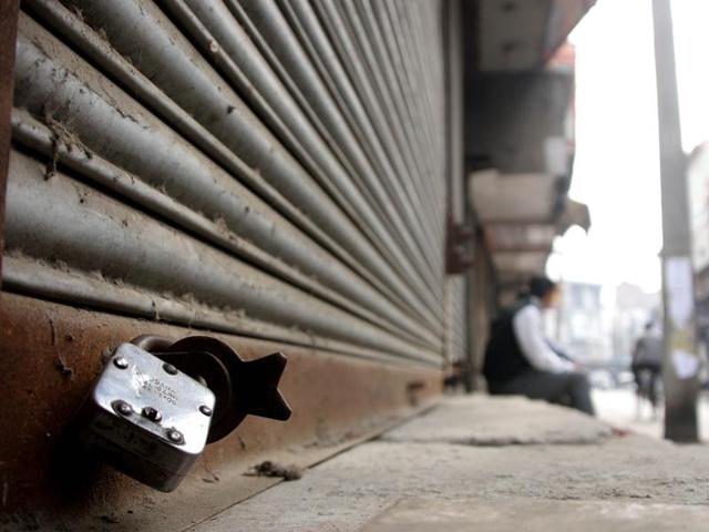 Jat agitation has brought Haryana to a standstill. Various markets in Rohtak were shut down in support of the agitation. (Manoj Dhaka/HT )