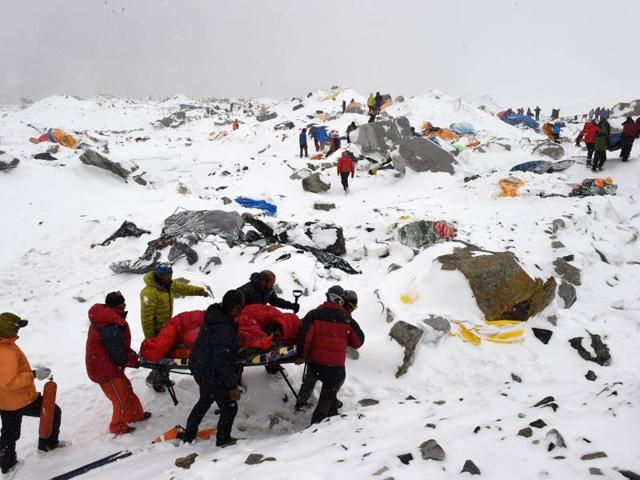 In this file photo taken by AFP photographer Roberto Schmidt on April 25, 2015 shows rescuers using a makeshift stretcher to carry an injured person after an avalanche triggered by an earthquake flattened parts of Everest Base Camp. AFP's veteran lensman Roberto Schmidt on February 18, 2016 won second prize at the prestigious World Press Photo Award in the Spot News stories category, for his dramatic shots of the deadly avalanche on Mount Everest triggered by last April's Nepal earthquake. / AFP / ROBERTO SCHMIDT (ROBERTO SCHMIDT/ AFP) In this file photo taken by AFP photographer Roberto Schmidt on April 25, 2015 shows rescuers using a makeshift stretcher to carry an injured person after an avalanche triggered by an earthquake flattened parts of Everest Base Camp. AFP's veteran lensman Roberto Schmidt on February 18, 2016 won second prize at the prestigious World Press Photo Award in the Spot News stories category, for his dramatic shots of the deadly avalanche on Mount Everest triggered by last April's Nepal earthquake. / AFP / ROBERTO SCHMIDT (ROBERTO SCHMIDT/ AFP)