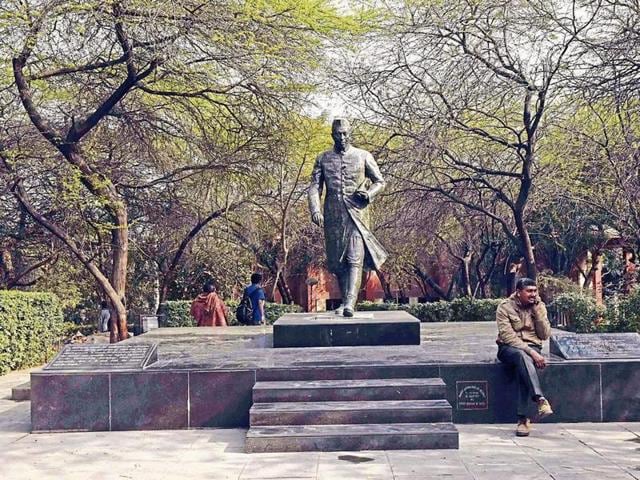 A sculpture of Jawaharlal Nehru at JNU campus, in New Delhi.(Vipin Kumar/HT Photo)