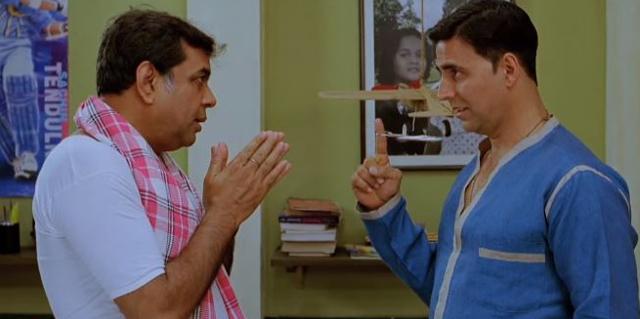 Akshay Kumar and Paresh Rawal in a still from OMG Oh My God. (YouTube grabe)