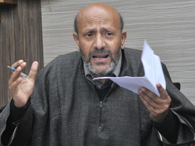 Independent MLA Engineer Rashid alleged that the protesters first raised slogans against him and then attacked his vehicle with rods, sticks and stones.(Waseem Andrabi/ Hindustan Times)