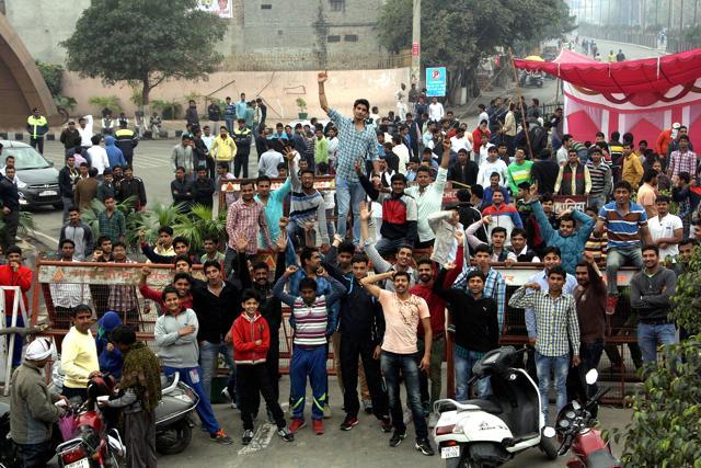 Jat students stage a protest demonstration. (Manoj Dhaka/ HT Photo) Jat students stage a protest demonstration. (Manoj Dhaka/ HT Photo)