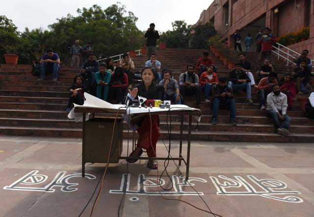 Shehla Rashid, vice president of JNU Students’ Union addressing the media about the recent activites at JNU Campus in New Delhi on Friday (Sushil Kumar/HT Photo)