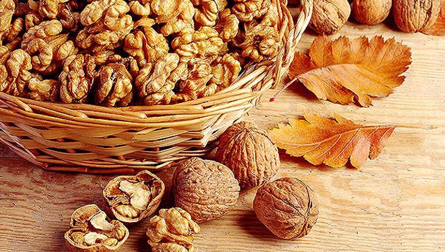 Diet experts say that eating less than a handful of walnuts daily can sharpen your memory. (Shutterstock) Diet experts say that eating less than a handful of walnuts daily can sharpen your memory. (Shutterstock)