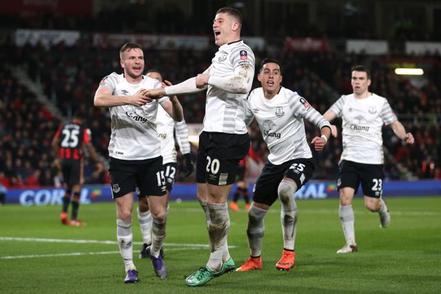 Everton's Ross Barkley celebrates scoring their first goal with Tom Cleverley and Ramiro Funes Mori. (Reuters Photo) Everton's Ross Barkley celebrates scoring their first goal with Tom Cleverley and Ramiro Funes Mori. (Reuters Photo)
