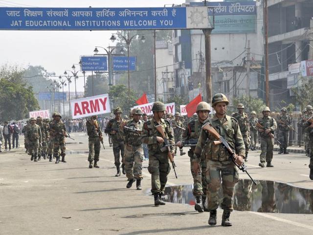Indian army soldiers conduct a flag march at Rohtak.(AP Photo) Indian army soldiers conduct a flag march at Rohtak.(AP Photo)