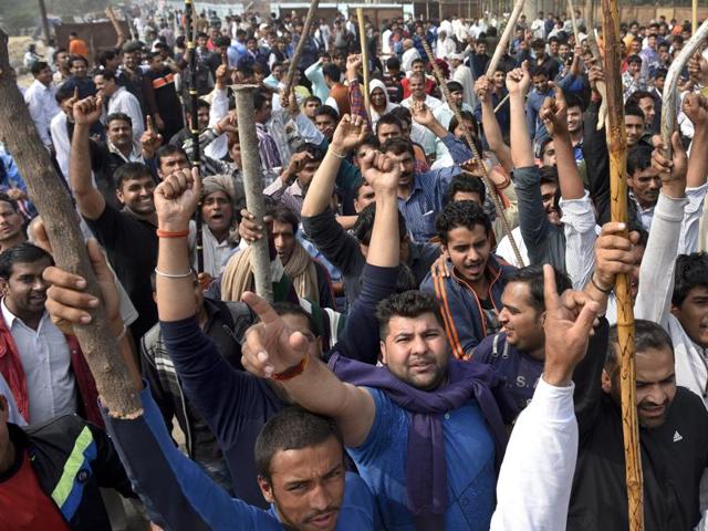 The protesting Jat community members demand reservation in government services in Bahadurgarh in Haryana. Additional chief secretary (home) Pranab Kishore Das said the quota row had to be dealt politically and administratively. (Ravi Choudhary/ HT Photo) 