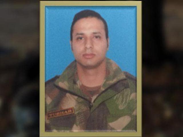 Captain Tushar Mahajan was injured on Friday while leading his team in the smoke-out operation in Pampore.(Twitter)