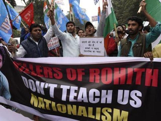 JNU students, professors and CPI party members protest for the release of JNUSU president Kanhaiya Kumar in New Delhi. (Sonu Mehta/HT Photo) JNU students, professors and CPI party members protest for the release of JNUSU president Kanhaiya Kumar in New Delhi. (Sonu Mehta/HT Photo)