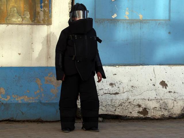 What if we all looked like this, asks Iraqi artist in mock bomb suit ...