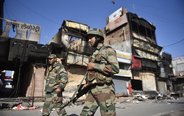 Streets bear a deserted look as curfew continues to be imposed in Hisar on Tuesday.(HT PHOTO) Streets bear a deserted look as curfew continues to be imposed in Hisar on Tuesday.(HT PHOTO)