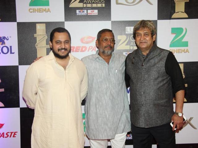 Nana Patekar poses with his son Malhar Patekar and Mahesh Manjrekar at the Zee Cine Awards 2016 in Mumbai on Feb 20.  (IANS) 