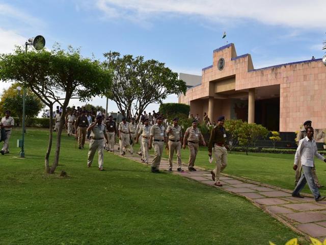 Police force deployed at state assembly ahead of budget session. (Mujeeb Faruqui/ HT photo) Police force deployed at state assembly ahead of budget session. (Mujeeb Faruqui/ HT photo)