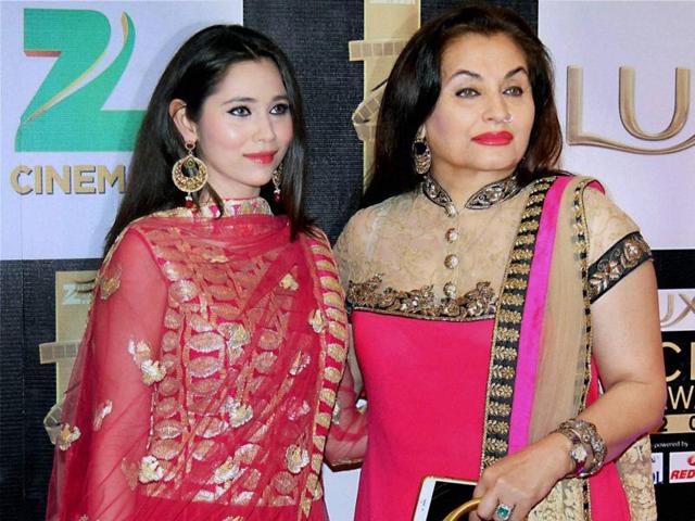 Salma Agha and daughter Sasha Agha pose for the shutterbugs at the Zee Cine Awards 2016. (PTI) 