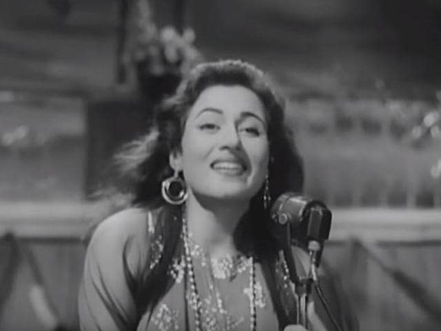 Madhubala in a still from Aaiye Meherbaan, her famous song from Shakti Smantha’s Howrah Bridge (1958) where she worked along with Ashok Kumar. (Youtube grab)