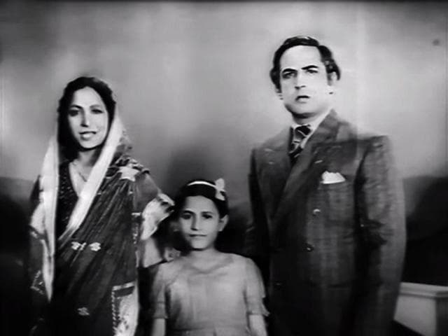 Madhubala made her debut in 1942 with Amiya Chakrabarty’s Basant. Credited as Baby Mumtaz, she played the young kid in the film. (Youtube grab)