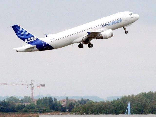 Pilots and aircraft manufacturers are concerned that existing standards are not strong enough to contain lithium battery fires. (AP FIle Photo) Pilots and aircraft manufacturers are concerned that existing standards are not strong enough to contain lithium battery fires. (AP FIle Photo)