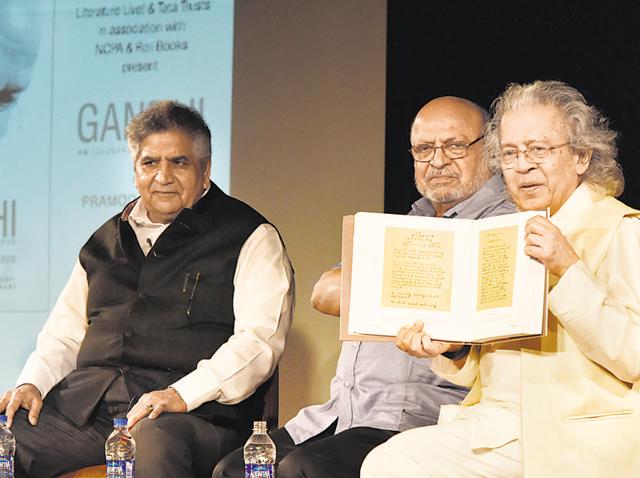 (From left) Pramod Kapoor, Shyam Benegal and Anil Dharker at the book launch of Gandhi: An Illustrated Biography at the NCPA.(Anshuman Poyrekar/ HT)