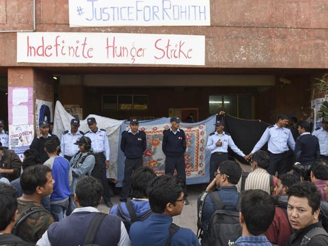 JNUSU supporters protest in front of a gathering in front of Admin Building in New Delhi , India, on Monday, February 22, 2016. (Hindustan Times) JNUSU supporters protest in front of a gathering in front of Admin Building in New Delhi , India, on Monday, February 22, 2016. (Hindustan Times)