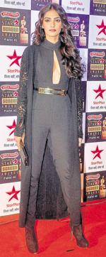 Sonam Kapoor gave us serious style goals with this look. She wore a full-sleeved long jacket over the Elie Saab jumpsuit with a plunging keyhole neckline. This look is sultry-perfect for fall.
