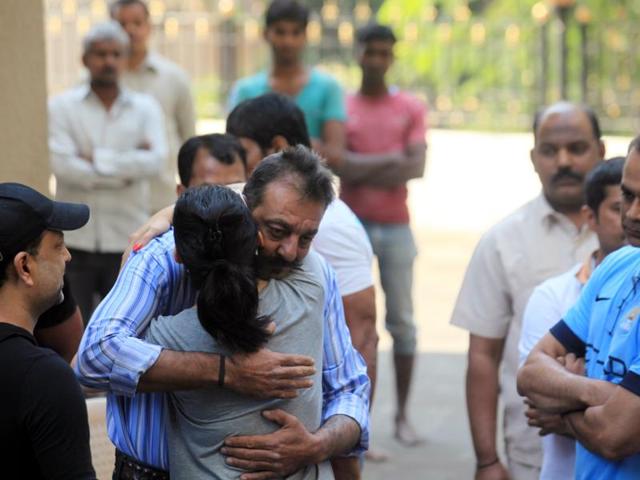 Bollywood actor Sanjay Dutt bids farewell to his wife wife Manyata as he leaves his residence to return to jail after Yerwada prison authorities rejected his plea for the extension of his furlough in 2015. (HT Photo) Bollywood actor Sanjay Dutt bids farewell to his wife wife Manyata as he leaves his residence to return to jail after Yerwada prison authorities rejected his plea for the extension of his furlough in 2015. (HT Photo)