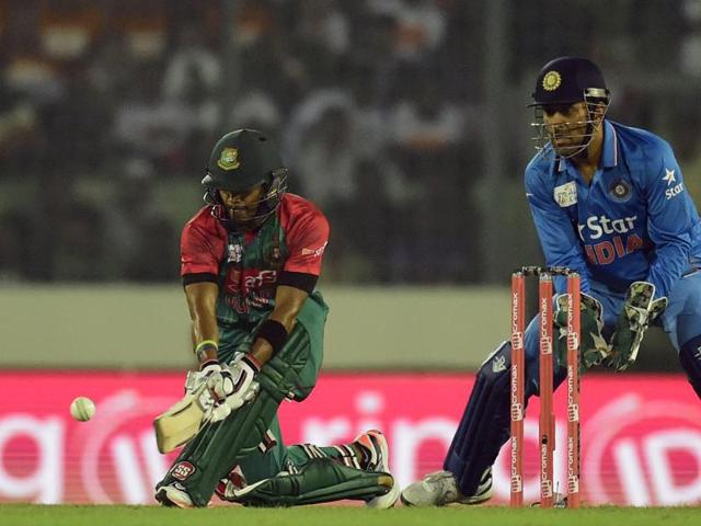 Bangladesh’s Sabbir Rahman (L) plays a shot as Indian captain and wicketkeeper Mahendra Singh Dhoni (R) looks on. (AFP Photo) Bangladesh’s Sabbir Rahman (L) plays a shot as Indian captain and wicketkeeper Mahendra Singh Dhoni (R) looks on. (AFP Photo)