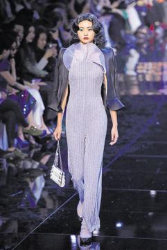 Designer Giorgio Armani went blingy all the way with ruffle detailing at the neck, and teamed it up with a short jacket. A model presents a creation for Giorgio Armani Prive during 2016 spring/summer Haute Couture collection on January 26, 2016 in Paris. (AFP)