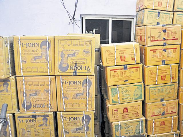 160 cartons of the fairness cream, worth around `40 lakh, were seized by the police.(Sakib Ali /HT Photo)
